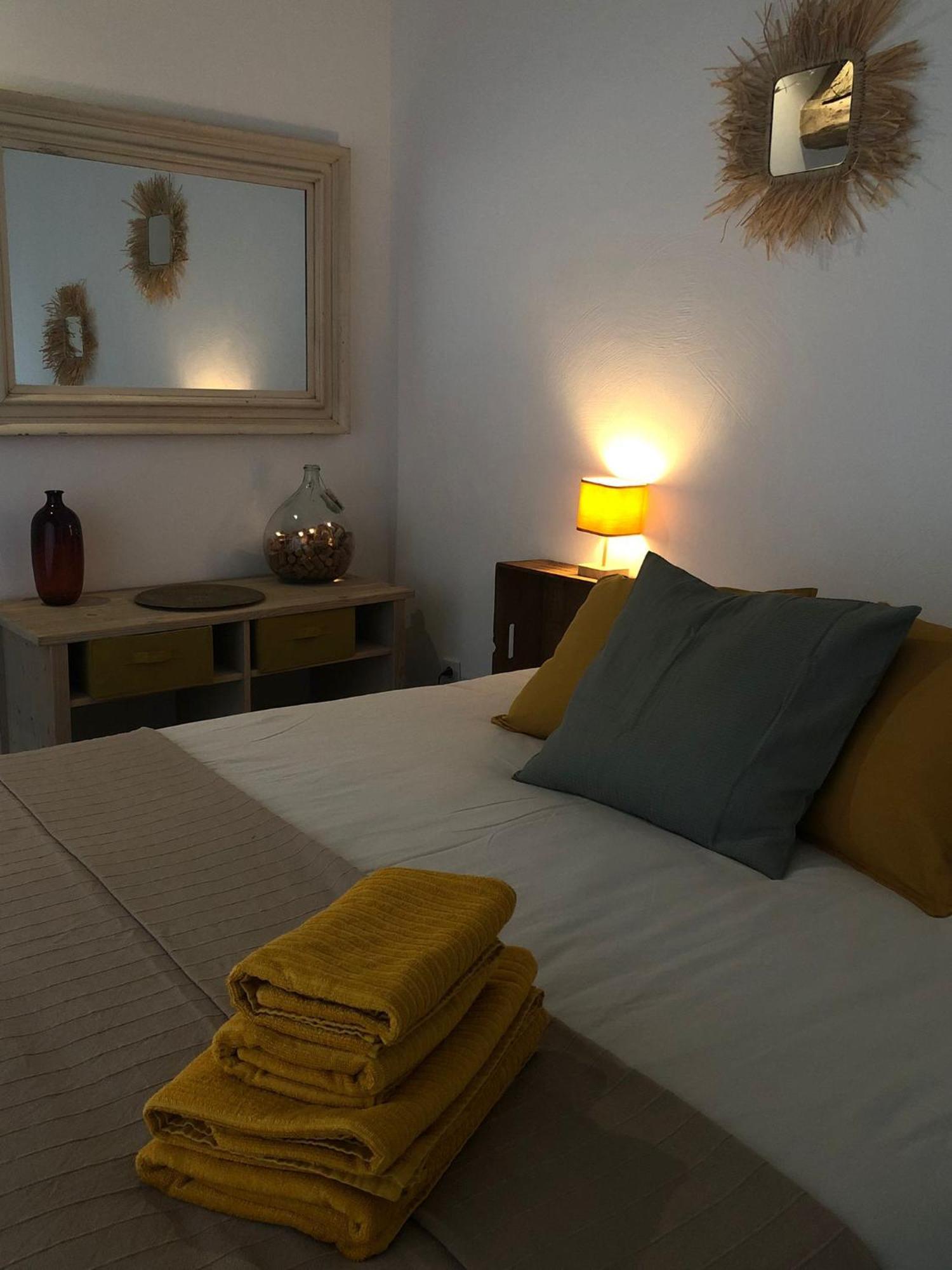 Maison D'Hotes La Fezendes Miradoux ภายนอก รูปภาพ