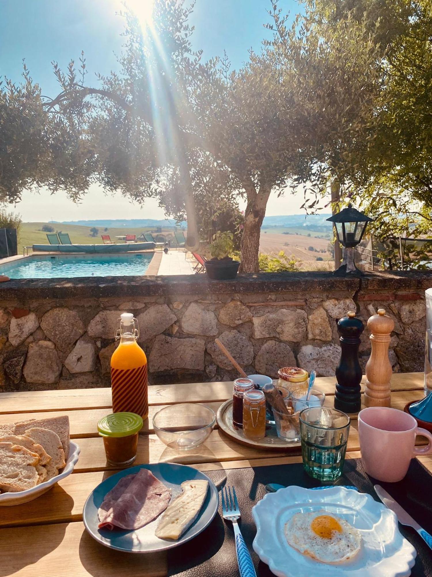 Maison D'Hotes La Fezendes Miradoux ภายนอก รูปภาพ
